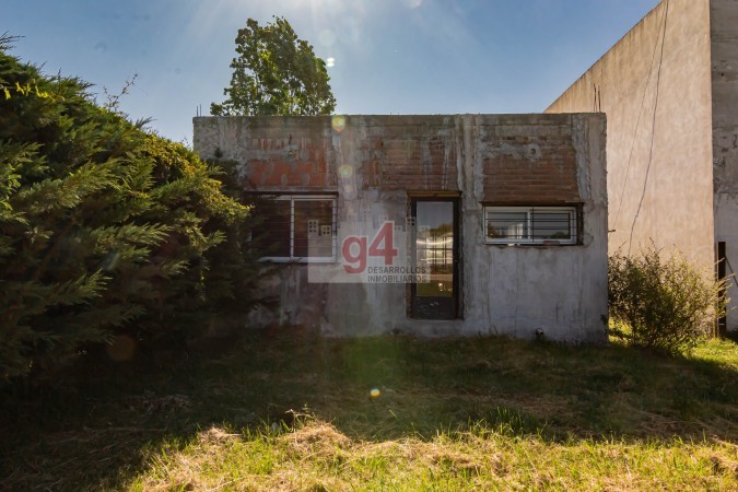 OPORTUNIDAD! RETASADO A 400 metros del cruce de la Ruta 9 y la A012 Lote con casa en construcción 